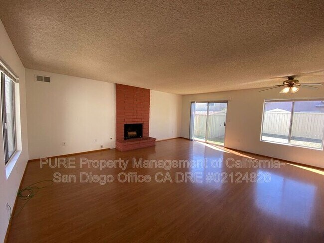 3066 Vesuvia Way San Diego, CA 92139 photo 2
