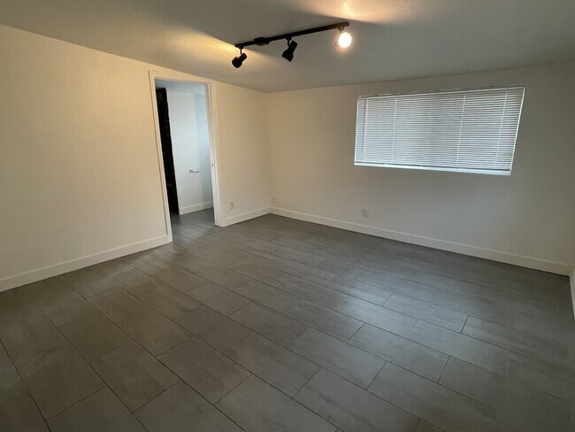 1730 S Parkside Dr Tempe, AZ 85281 photo 5