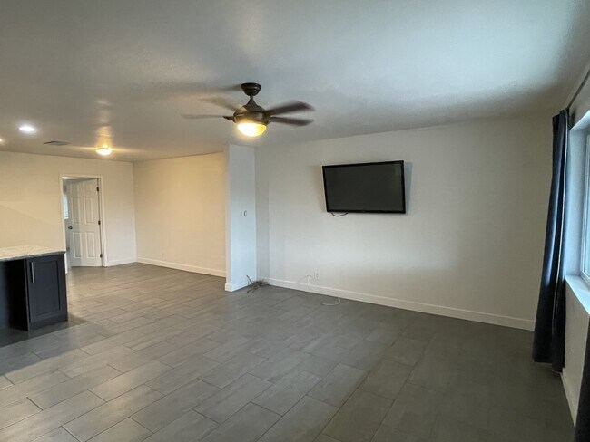 1730 S Parkside Dr Tempe, AZ 85281 photo 3