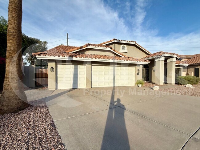 401 S Tiago Dr Gilbert, AZ 85233 photo 3