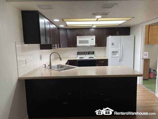 2525 E Villa Theresa Dr Phoenix, AZ 85032 photo 2