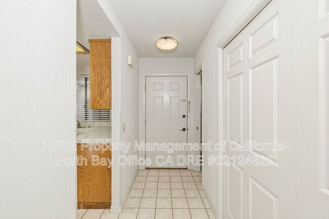2102 Chianti Dr Santa Rosa, CA 95403 photo 2