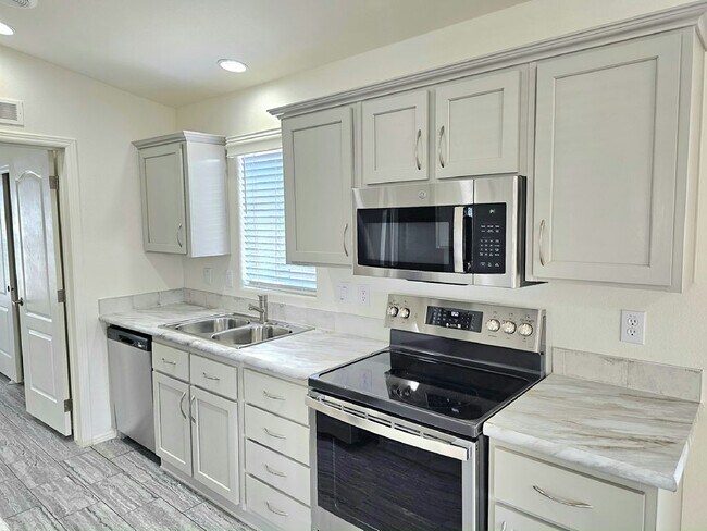 8868 E Baseline Rd Mesa, AZ 85209 photo 2