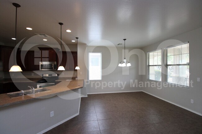 1876 S Sinova Ave Gilbert, AZ 85295 photo 5