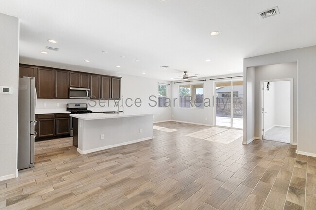 8828 S 167th Ln Goodyear, AZ 85338 photo 5