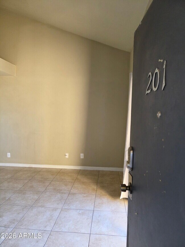 1241 N 48th St Phoenix, AZ 85008 photo 2