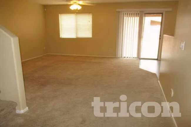 3315 W Fraktur Rd Phoenix, AZ 85041 photo 4