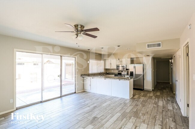 5240 W Desert Cove Ave Glendale, AZ 85304 photo 3