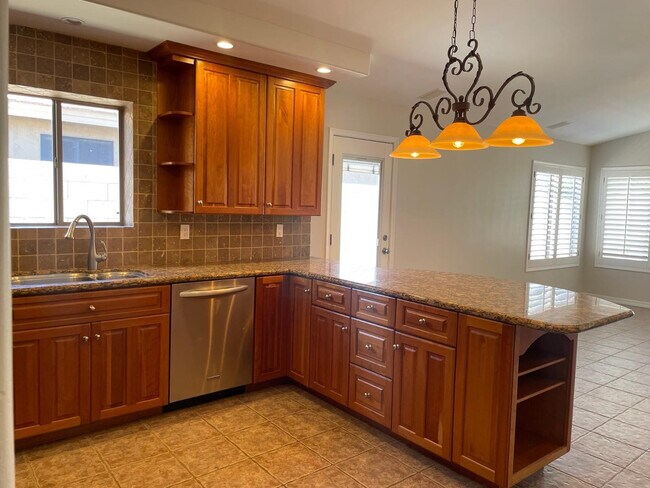21611 N 48th Pl Phoenix, AZ 85054 photo 5