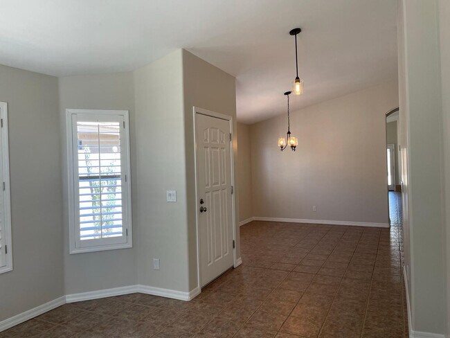 21611 N 48th Pl Phoenix, AZ 85054 photo 2