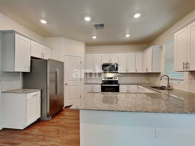 678 W Laredo Ave Gilbert, AZ 85233 photo 3