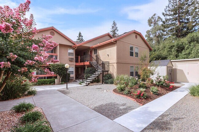 Apartments on Old Redwood Hwy · Santa Rosa