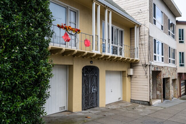 1737 9th Ave photo 4