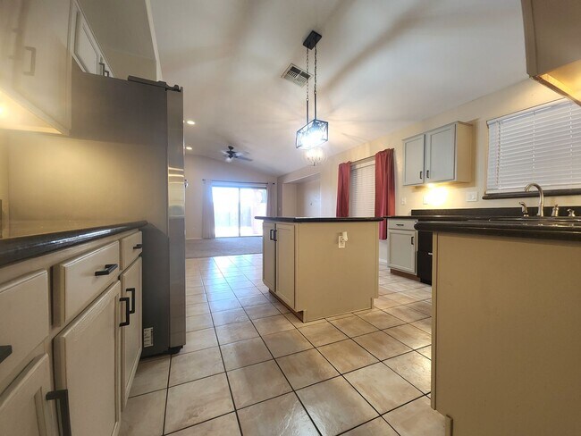 5511 S 15th Way Phoenix, AZ 85040 photo 4