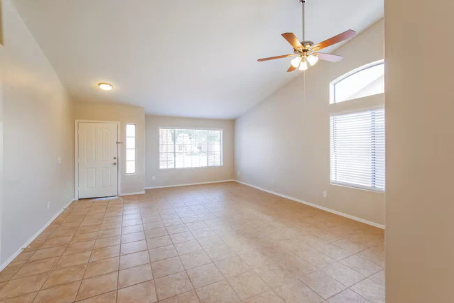 6115 W Park View Ln Glendale, AZ 85310 photo 4