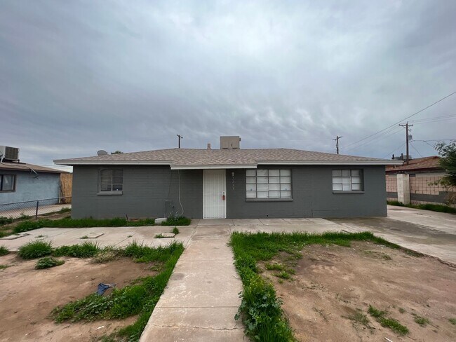 2233 E Wood St Phoenix, AZ 85040 photo 3
