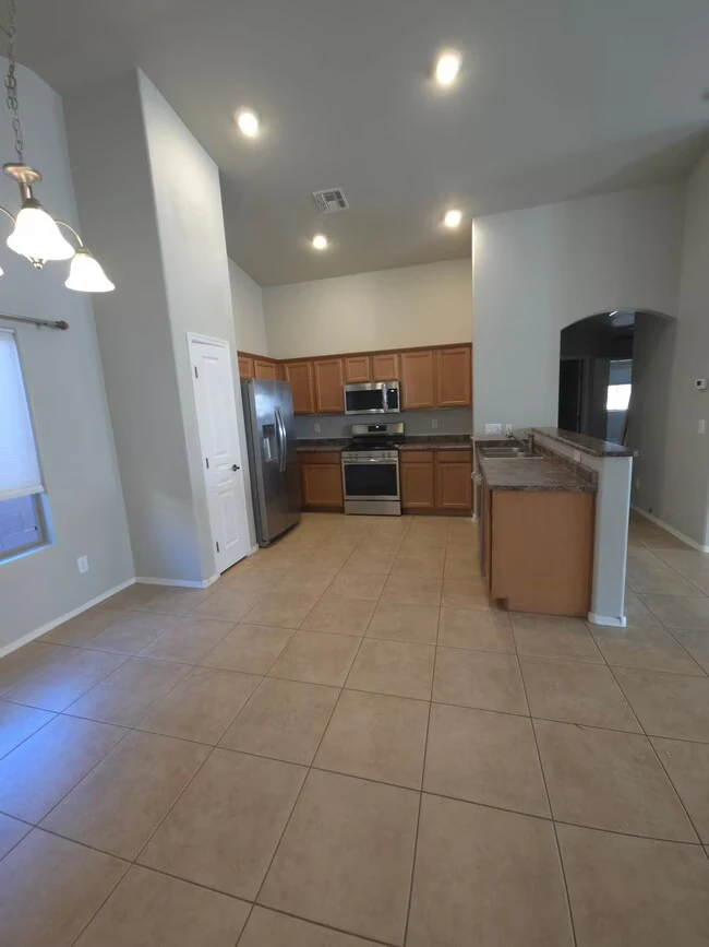 2570 E Silversmith Trail San Tan Valley, AZ 85143 photo 4