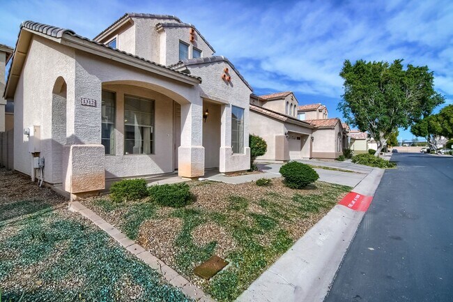 1312 S Providence Cir Mesa, AZ 85209 photo 2