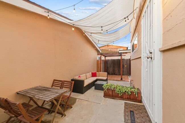 1818 Diamond St San Diego, CA 92109