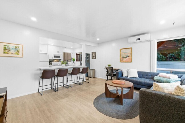 1818 Diamond St San Diego, CA 92109 photo 2