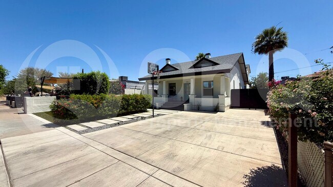1029 E Garfield St Phoenix, AZ 85006 photo 2
