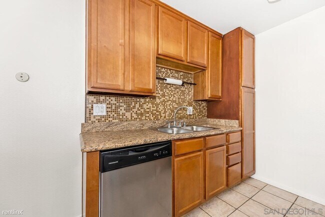 1240 N Broadway Escondido, CA 92026 photo 3