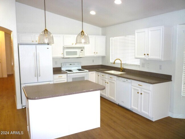 9139 W Canyon Dr Peoria, AZ 85382 photo 4