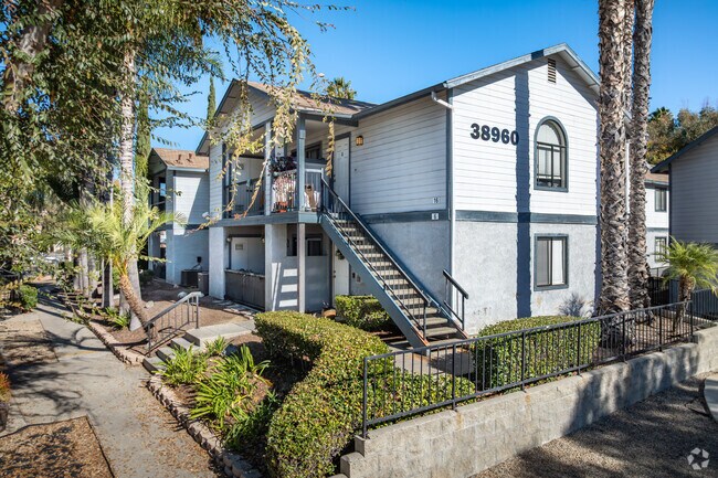Lakeridge Apartments