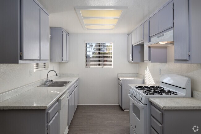 Lakeridge Apartments photo 2