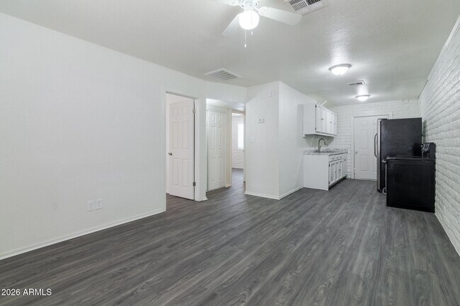 3111 W Jefferson St Phoenix, AZ 85009 photo 2