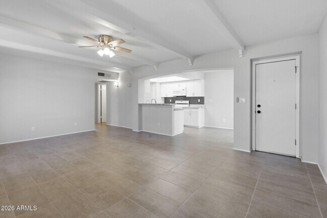 780 E Eugie Ave Phoenix, AZ 85022 photo 4