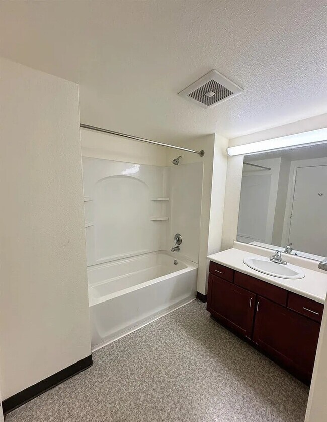 1740 Bancroft Ave San Francisco, CA 94124 photo 3