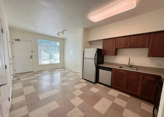 1740 Bancroft Ave San Francisco, CA 94124
