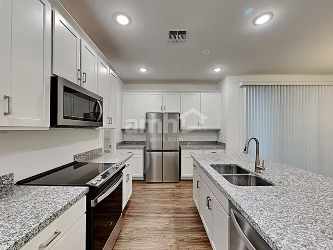 815 S 150th Dr Goodyear, AZ 85338 photo 3