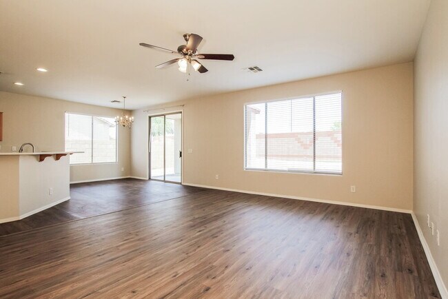 10866 W Chase Ln Avondale, AZ 85323 photo 3