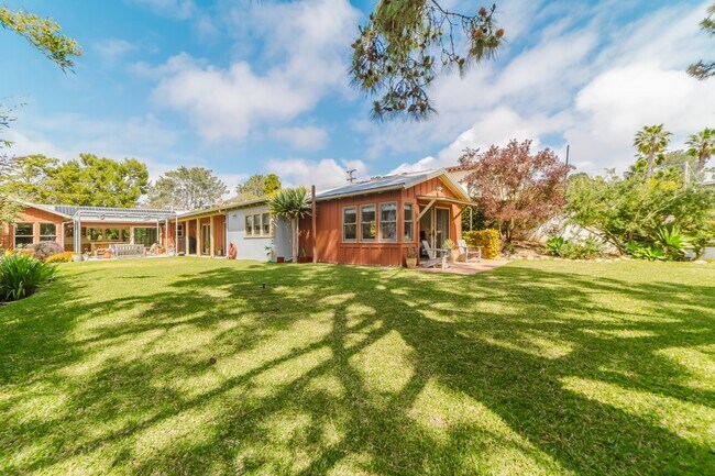531 Rimini Rd Del Mar, CA 92014 photo 2
