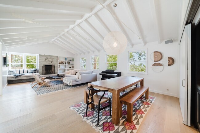531 Rimini Rd Del Mar, CA 92014
