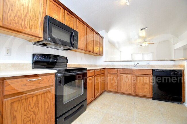11738 W Flanagan St Avondale, AZ 85323 photo 3