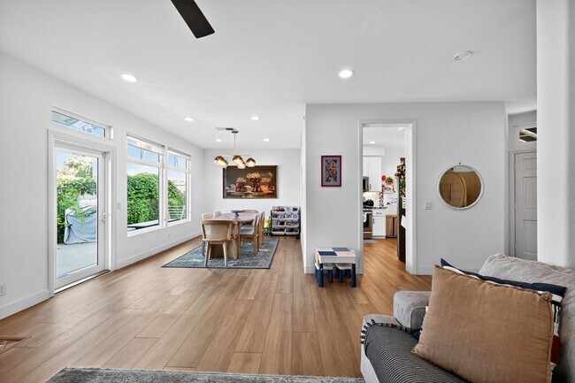 11236 Caminito Aclara San Diego, CA 92126 photo 3
