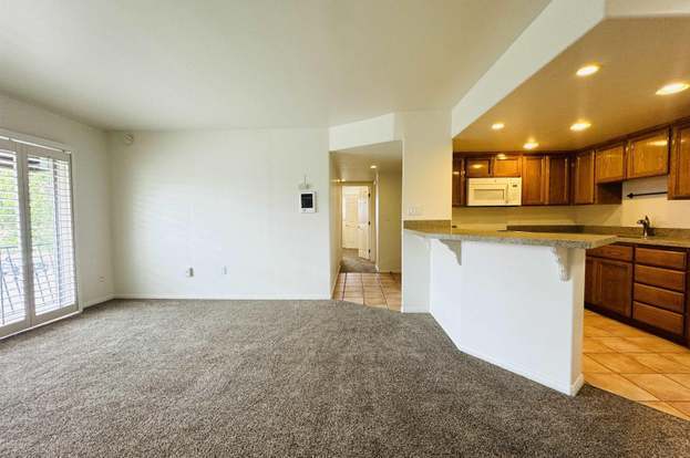 360 Rosecrans St San Diego, CA 92106 photo 2