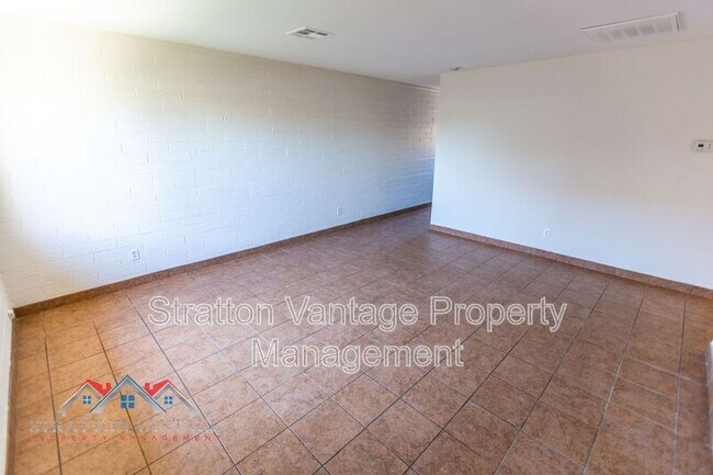 2028 N 26th Pl Phoenix, AZ 85008 photo 3