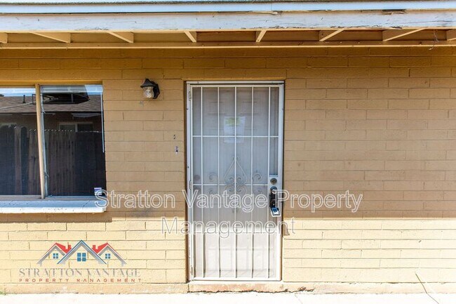 2028 N 26th Pl Phoenix, AZ 85008 photo 2