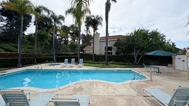 1086 Almeria Ct photo 5