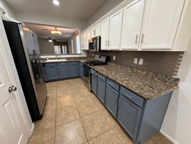 14934 W Georgia Dr photo 4