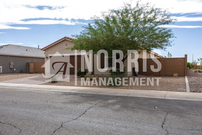 Beautiful Home Near Amenities photo 3