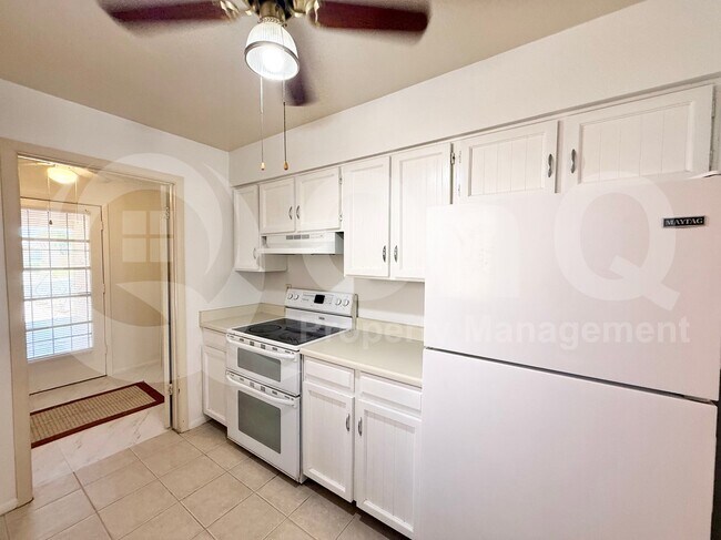 404 E Colgate Dr Tempe, AZ 85283 photo 2