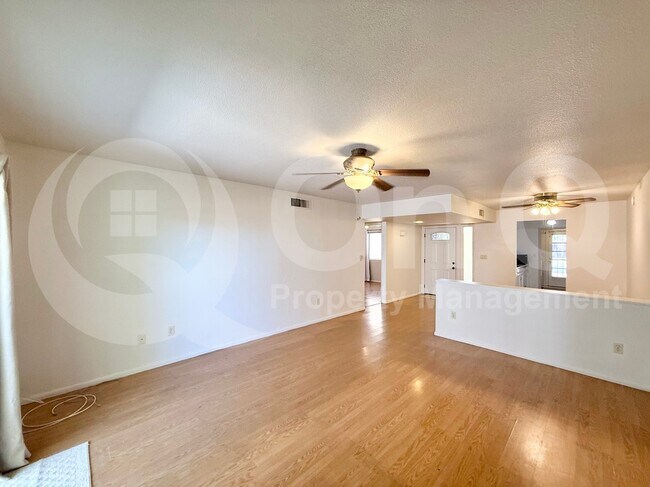 404 E Colgate Dr Tempe, AZ 85283 photo 4