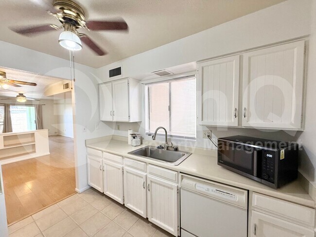 404 E Colgate Dr Tempe, AZ 85283 photo 3