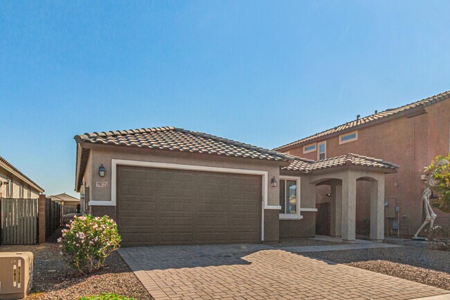 19725 W Rancho Dr Litchfield Park, AZ 85340 photo 2