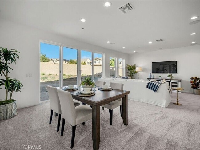 30432 Laviste Ct Murrieta, CA 92563 photo 2